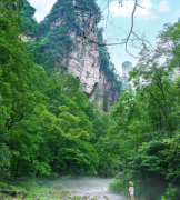 让我们正在安步中感触感染城的汗青魅力